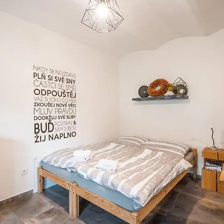 Apartman Ve Dvore Ratiskovice Exterior photo
